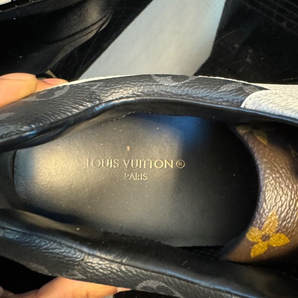LOUIS VUITTON Runaway LV Tricolor Monogram Sneakers - Picture 4 of 4